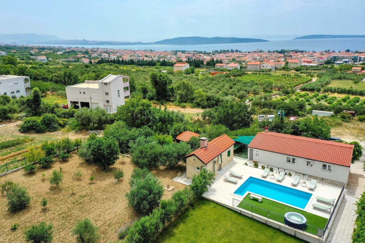 Home Away From Home With Outdoor Pool, Botanical Garden And A Beautiful Sea View Kaštela Buitenkant foto
