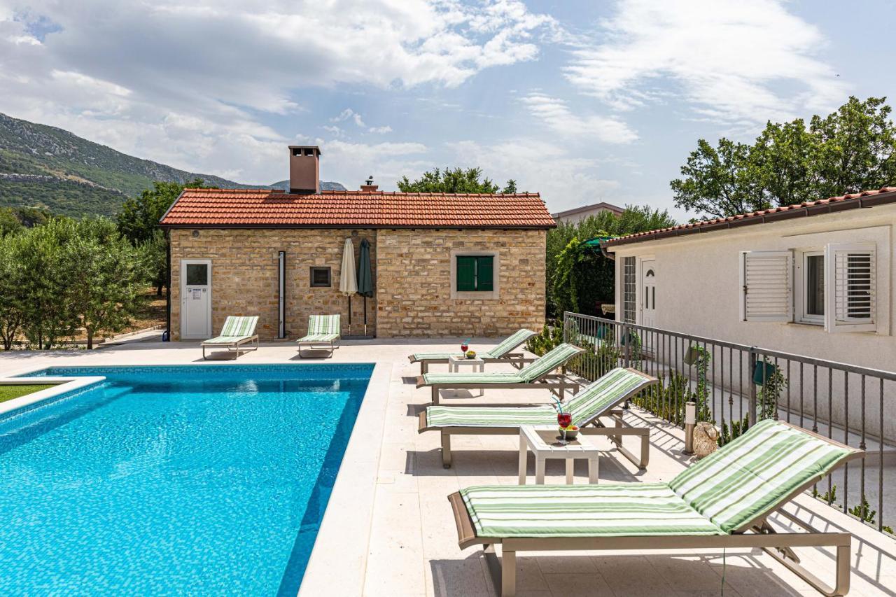Home Away From Home With Outdoor Pool, Botanical Garden And A Beautiful Sea View Kaštela Buitenkant foto
