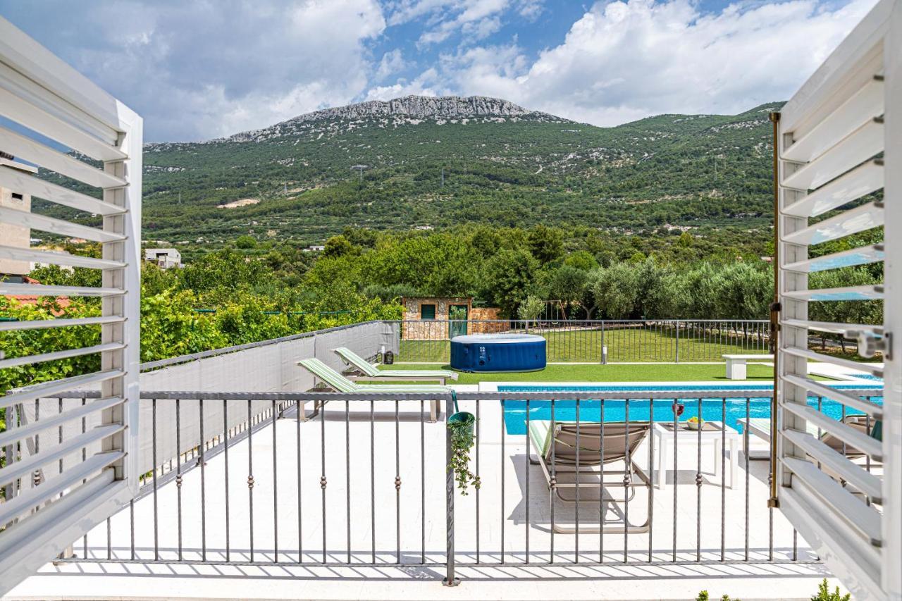 Home Away From Home With Outdoor Pool, Botanical Garden And A Beautiful Sea View Kaštela Buitenkant foto