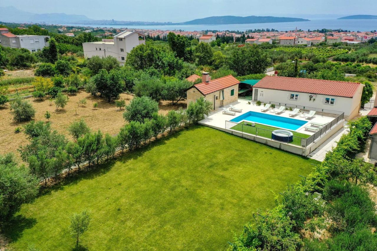 Home Away From Home With Outdoor Pool, Botanical Garden And A Beautiful Sea View Kaštela Buitenkant foto