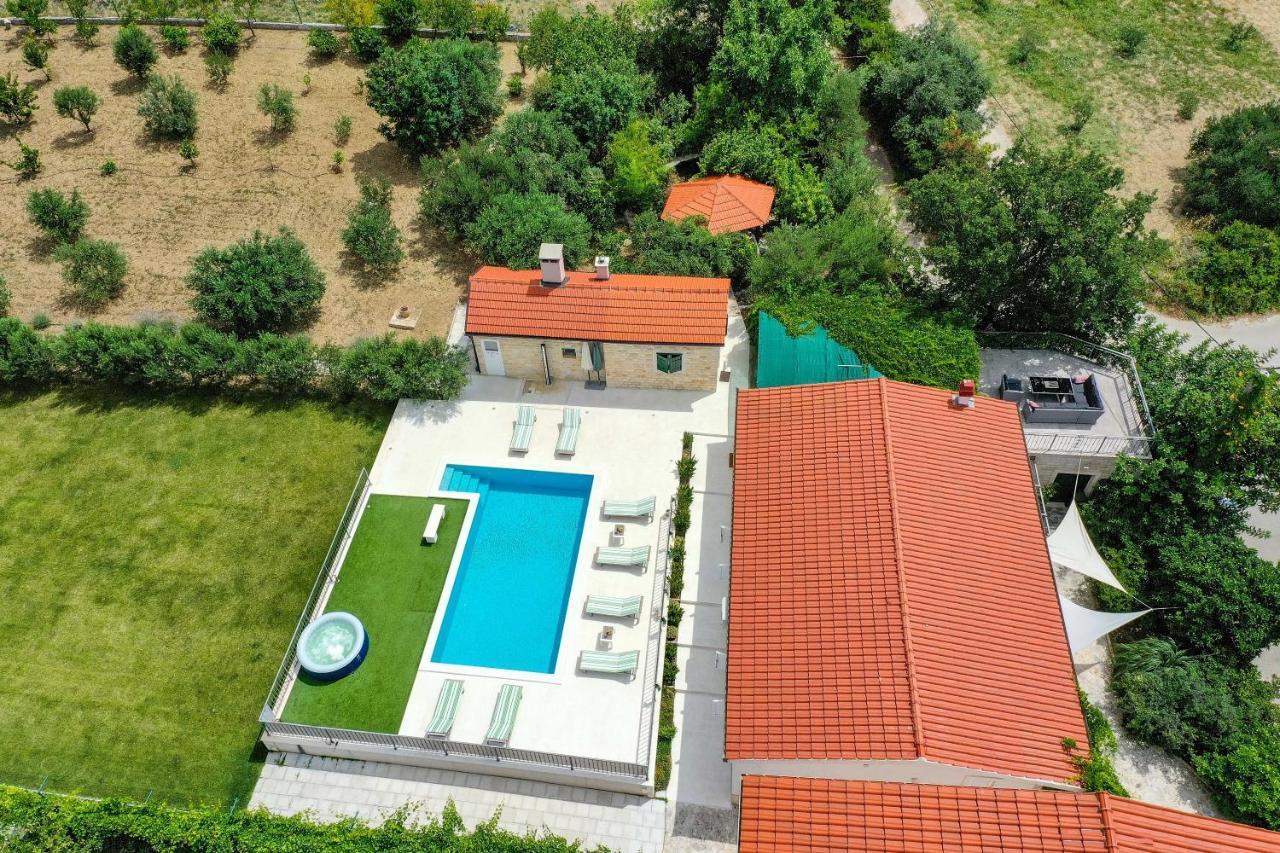 Home Away From Home With Outdoor Pool, Botanical Garden And A Beautiful Sea View Kaštela Buitenkant foto