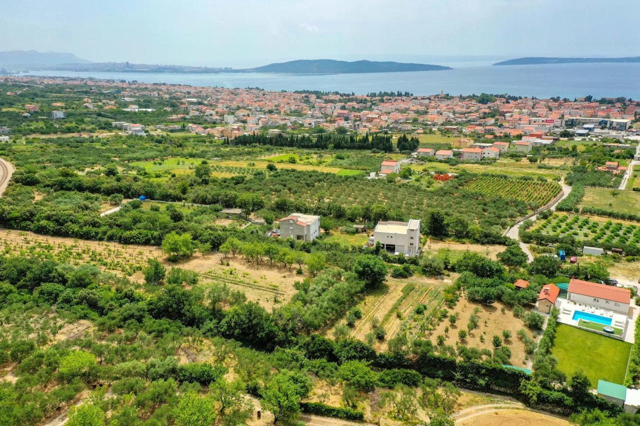 Home Away From Home With Outdoor Pool, Botanical Garden And A Beautiful Sea View Kaštela Buitenkant foto