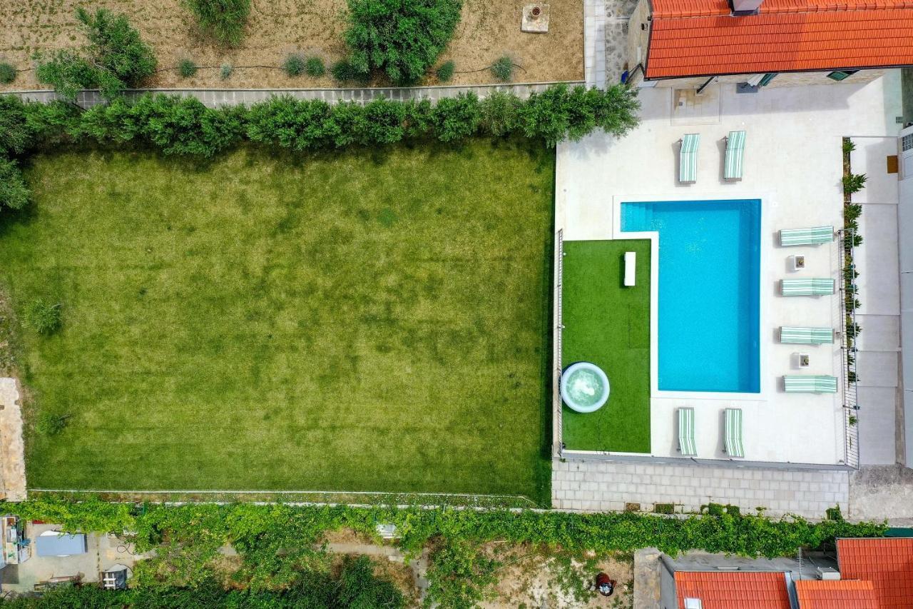 Home Away From Home With Outdoor Pool, Botanical Garden And A Beautiful Sea View Kaštela Buitenkant foto