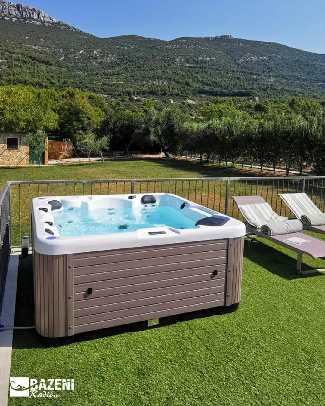 Home Away From Home With Outdoor Pool, Botanical Garden And A Beautiful Sea View Kaštela Buitenkant foto