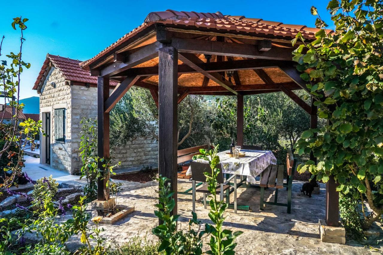 Home Away From Home With Outdoor Pool, Botanical Garden And A Beautiful Sea View Kaštela Buitenkant foto