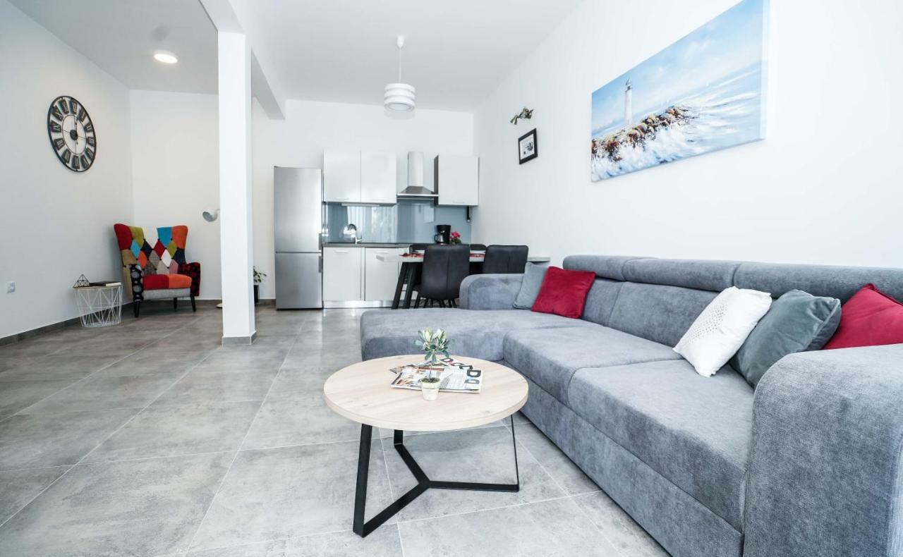Home Away From Home With Outdoor Pool, Botanical Garden And A Beautiful Sea View Kaštela Buitenkant foto