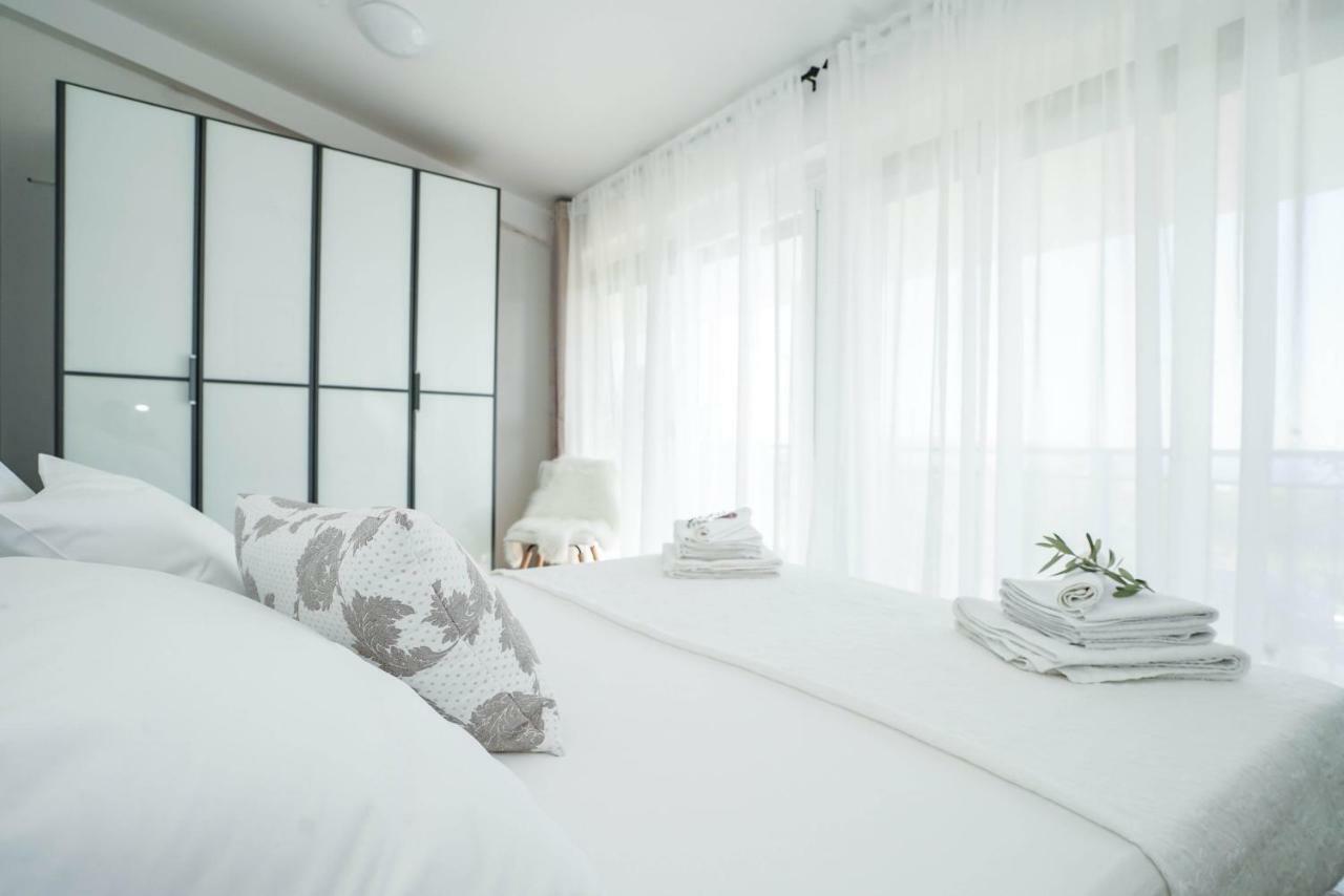 Home Away From Home With Outdoor Pool, Botanical Garden And A Beautiful Sea View Kaštela Buitenkant foto