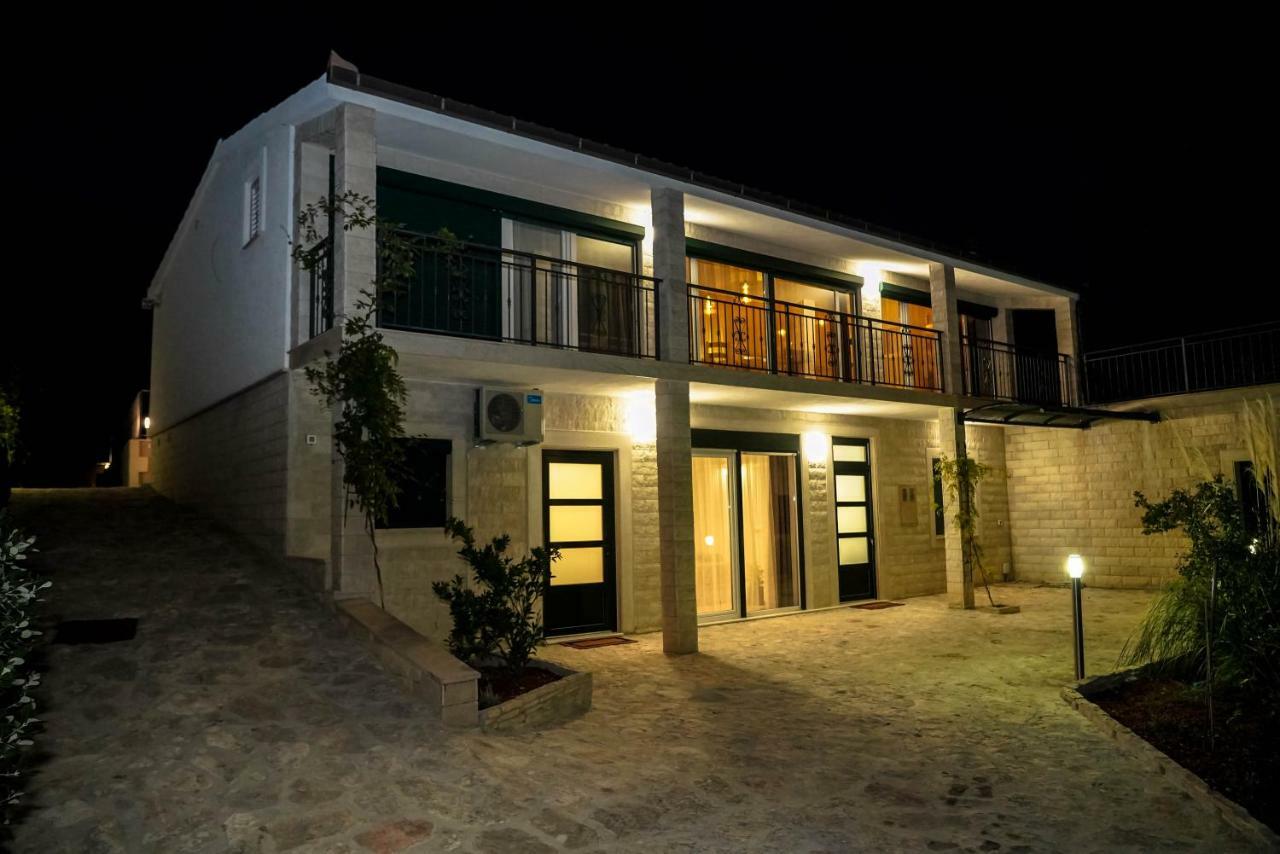 Home Away From Home With Outdoor Pool, Botanical Garden And A Beautiful Sea View Kaštela Buitenkant foto