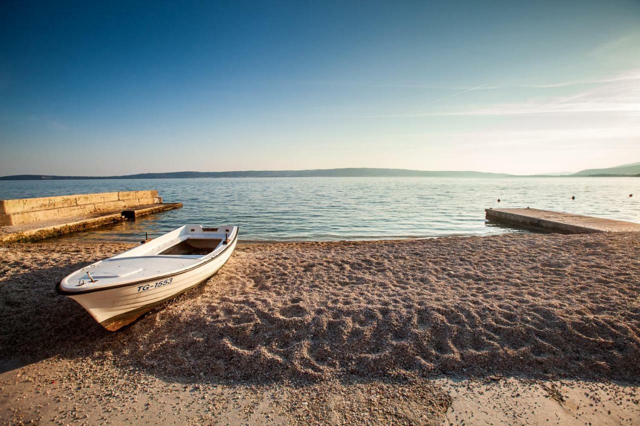Home Away From Home With Outdoor Pool, Botanical Garden And A Beautiful Sea View Kaštela Buitenkant foto
